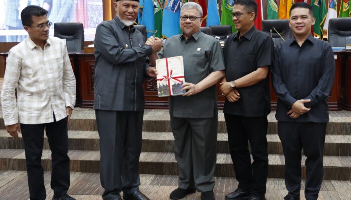 Gubernur Sumbar Sampaikan Nota Pengantar Ranperda Perubahan APBD Tahun 2026 di Hadapan Anggota DPRD