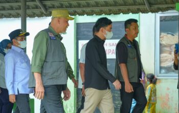 Didampingi Gubernur dan Wagub, Wapres Gibran Jenguk Korban Banjir Bandang di RSUD Arosuka Solok