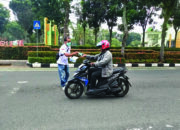 Ketua dan Pengurus PWI Kabupaten Agam Bagikan Masker Cegah Dampak Kabut Asap Kahutla