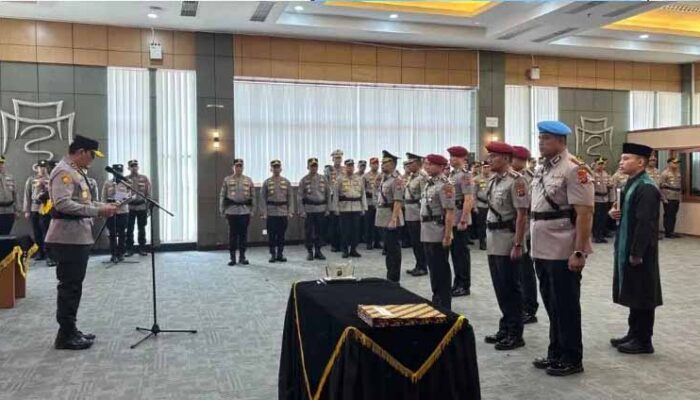 Dilantik: 2 Direktur, 1 Kabid, 1 Kabiro Polda Sumbar