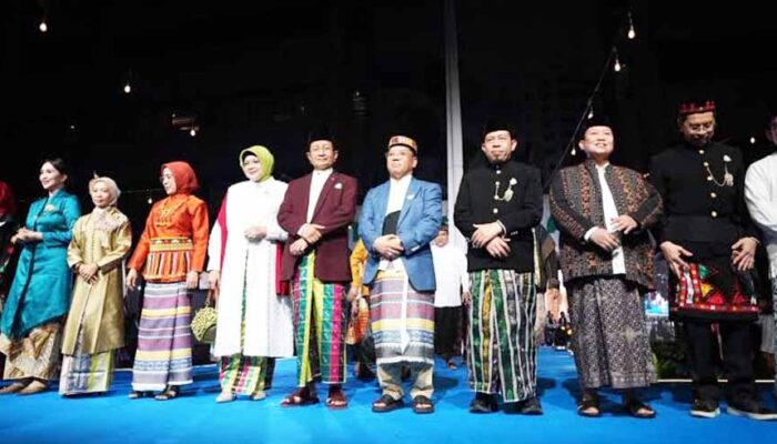 Anjuran (bukan  wajib) Menag: Sekali Sepekan ASN Bersarung ke Kantor