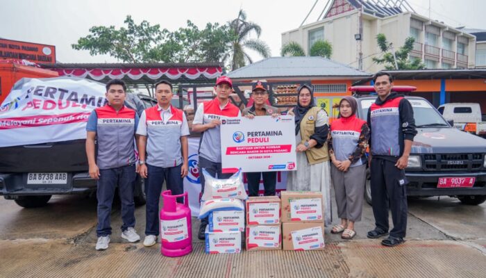 Ringankan Beban Korban Bencana Banjir di Kota Padang, Pertamina Sumbar Gerak Cepat Salurkan Bantuan
