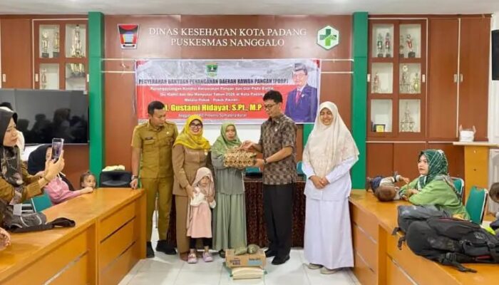 Penanganan Rawan Pangan untuk Ibu Hamil dan Balita di Kota Padang, Anggota DPRD Sumbar Gustami Hidayat Serahkan Bantuan