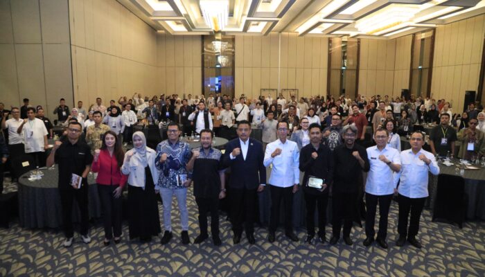Buka Workshop Jurnalistik, Yorrys Raweyai Tekankan Pentingnya Pemberitaan Isu Daerah