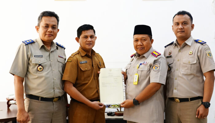 Kantah Pasaman Barat Serahkan Legalitas Tanah untuk Dukung Pembangunan Sekolah Terintegrasi