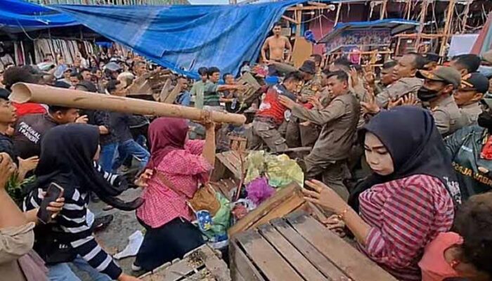 Penertiban Pasar Raya Padang, One-one Amuk Satpol PP