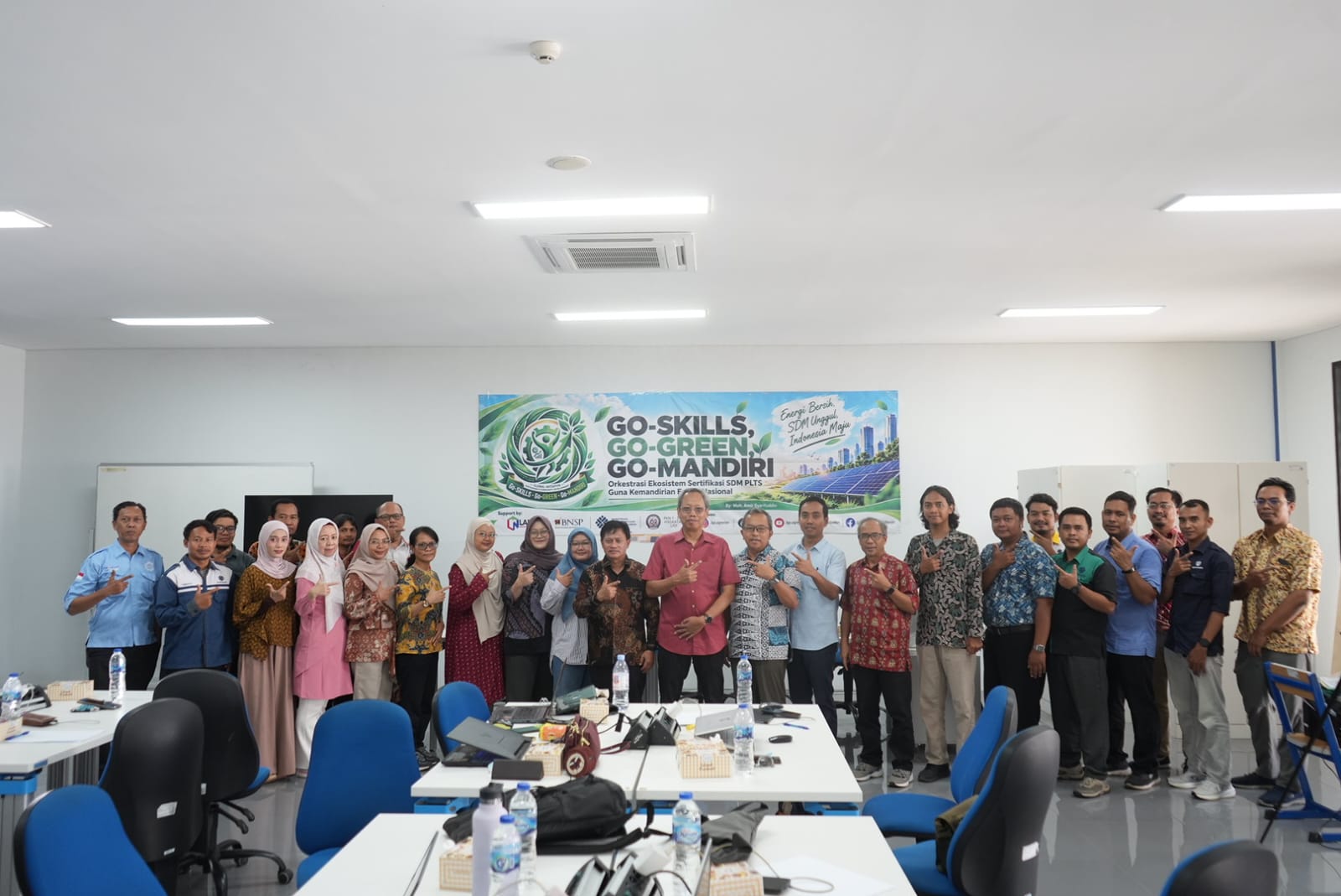 Dukung PLTS 100 GWp, Kemnaker Fasilitasi Sertifikasi 60 Calon Asesor